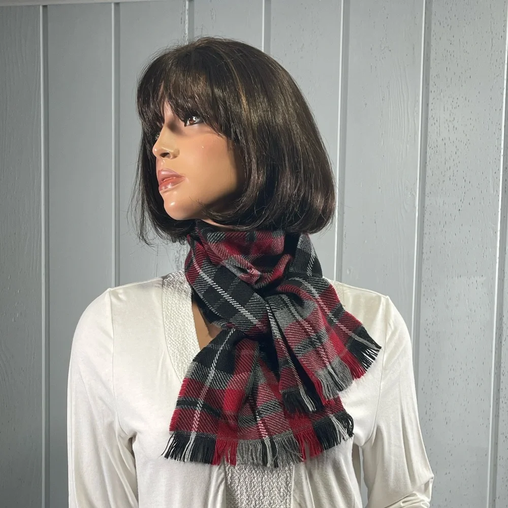 *Women's Classic Plaid Scarf